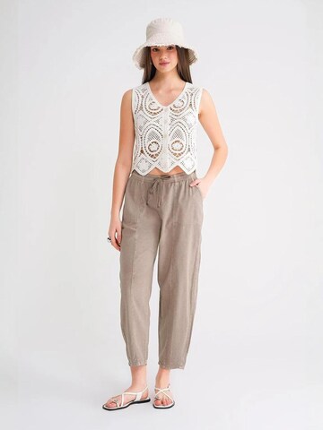 Tapered Pantaloni de la MixRay pe bej: față