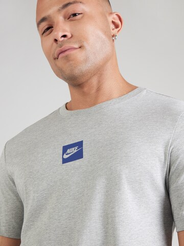 T-Shirt fonctionnel Nike Sportswear en gris