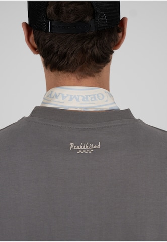 Maglietta 'Racecore' di Prohibited in grigio