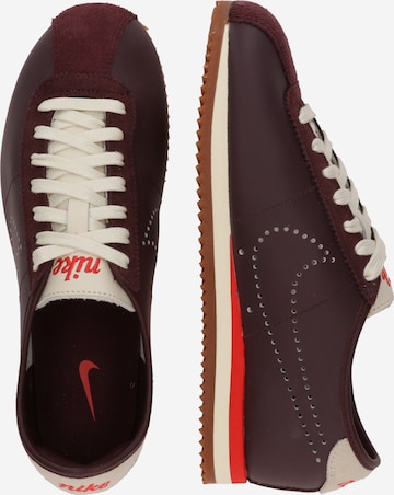 Baskets basses 'CORTEZ' Nike Sportswear en Bordeaux, Bourgogne