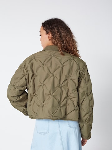 SISTERS POINT Přechodná bunda 'EQA' – zelená