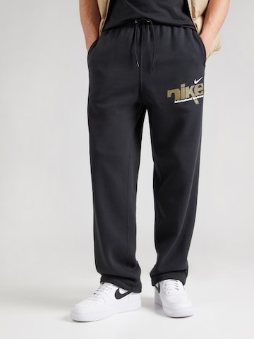 Largi Pantaloni 'CLUB' de la Nike Sportswear pe negru: față