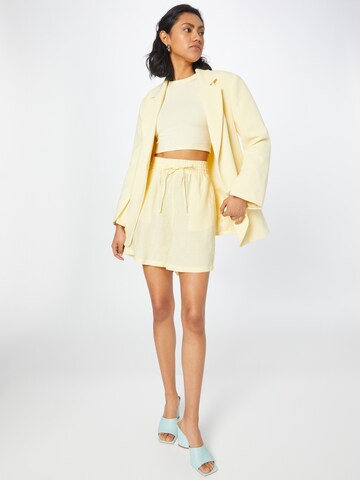 Gina Tricot Regular Trousers 'Disa' in Yellow