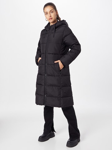 GAP Winter Coat in Black: front