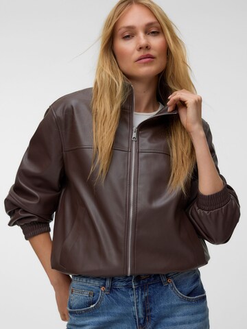VERO MODA Overgangsjakke 'Giacche' i brun