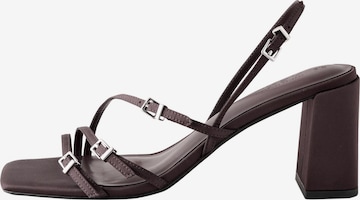 Next - Sandalias con hebilla 'Forever Comfort' en marrón: frente