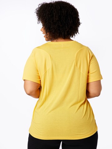 Only Play Curvy - Camiseta funcional en amarillo