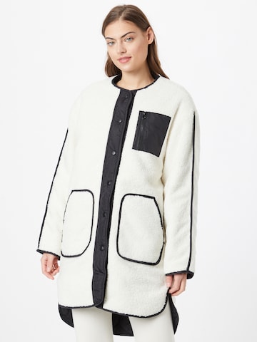 Warehouse Between-seasons coat in Black: front