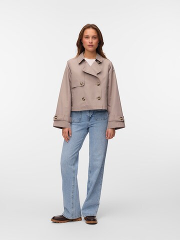 VERO MODA Välikausitakki värissä harmaa