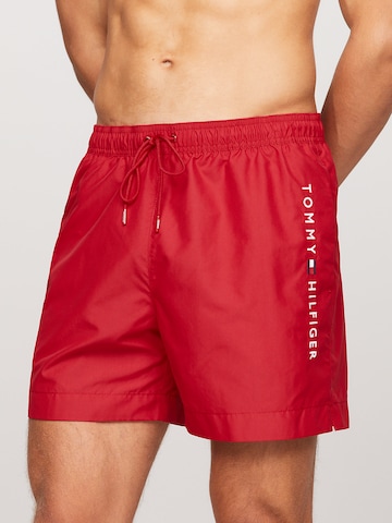 Shorts de bain TOMMY HILFIGER en rouge : devant