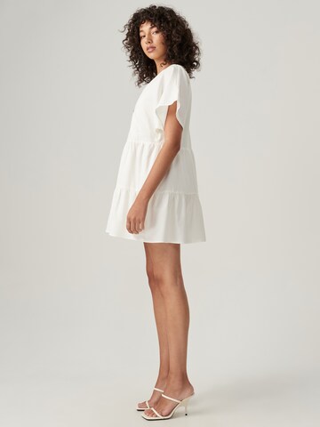 Robe 'ACACI' The Fated en blanc