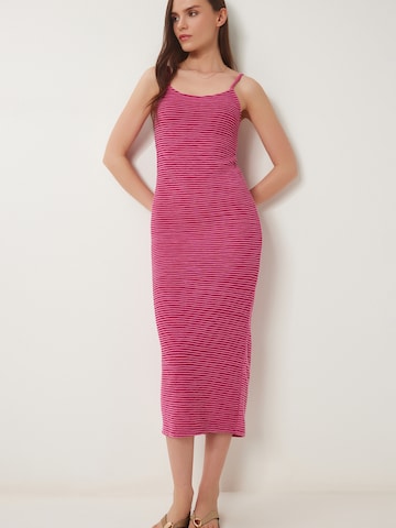 Happiness İstanbul Kleid in Pink: Vorderseite