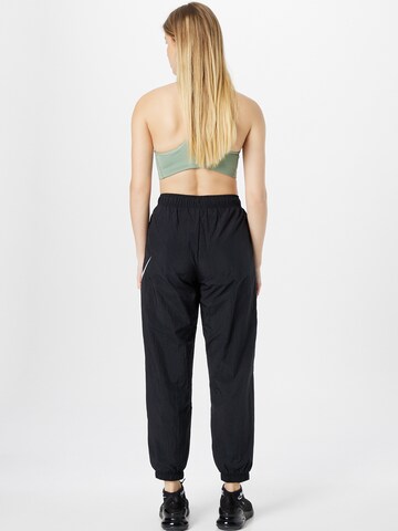 Effilé Pantalon 'Essential' Nike Sportswear en noir