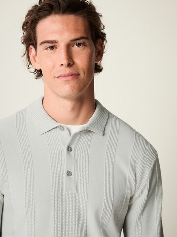 Next Pullover i grå