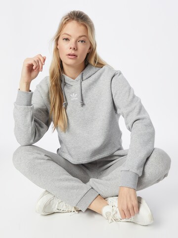 ADIDAS ORIGINALS Sweatshirt 'Adicolor Essentials Fleece' in Grau