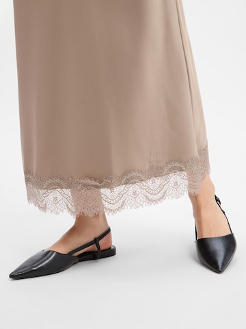Marie Lund Rok in Beige