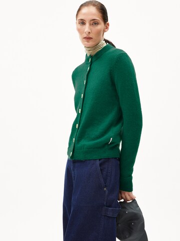 Cardigan ARMEDANGELS en vert : devant