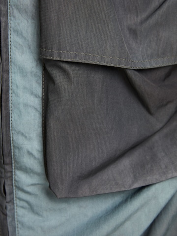 Bershka Prehodna jakna | modra barva