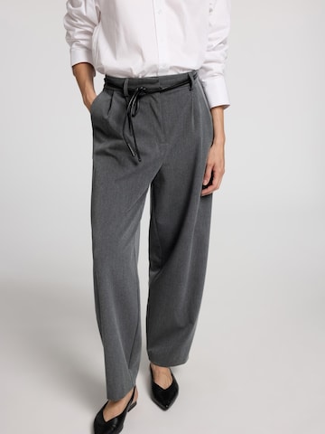 SELECTED FEMME Wide Leg Bundfaltenhose in Grau: Vorderseite