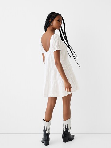 Bershka Kesämekko värissä valkoinen