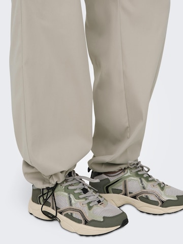 ONLYWide Leg/ Široke nogavice Cargo hlače 'Cashi' - siva boja