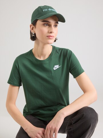 Nike Sportswear Póló 'Club Essential' - zöld: elől