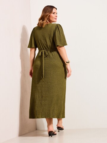 Rochie de la Friends Like These pe verde
