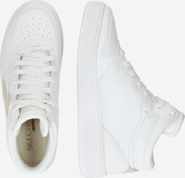 Baskets hautes 'SPORT COURT 92' SKECHERS en blanc