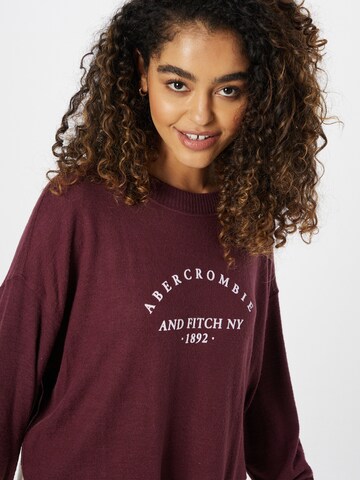 T-shirt Abercrombie & Fitch en rouge