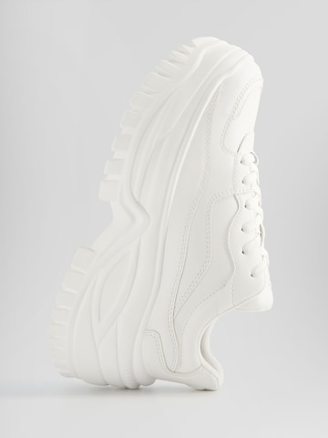 Bershka Sneaker in Weiß