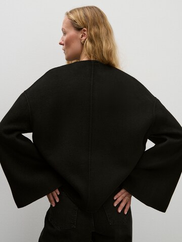 Veste mi-saison ABOUT YOU x Marie von Behrens en noir