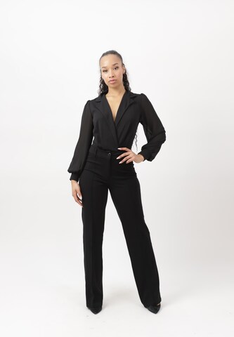 Elara Bluse in Schwarz: Vorderseite