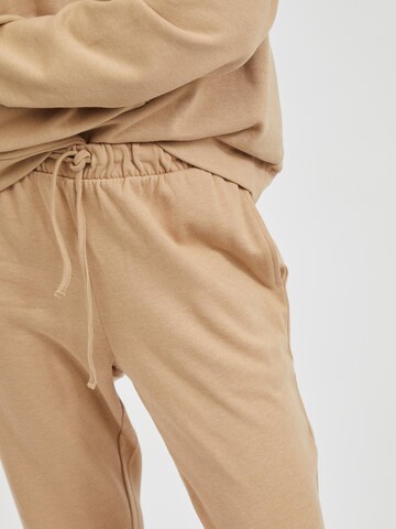 VILA Tapered Housut 'Rustie' värissä beige