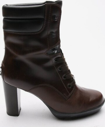 Tod's Dress Boots in 39 in Brown: front