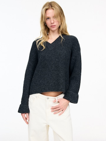Pull&Bear Sweater in Grey: front