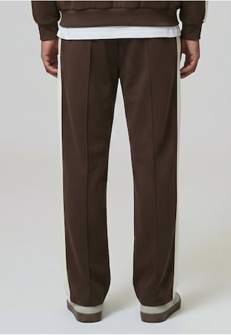 Urban Classics Loosefit Hose in Braun
