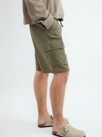 BALMOHK Regular Shorts in Grün: Vorderseite