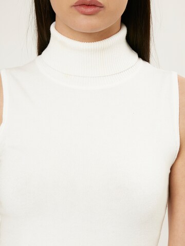 Influencer Pullover in Weiß