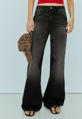 Wide leg Jeans de la Bershka pe negru: față