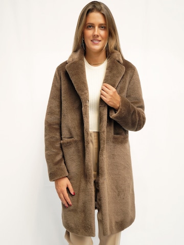Funk since 1776 Winter Coat in Brown: front