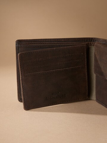 Next Plånbok i brun