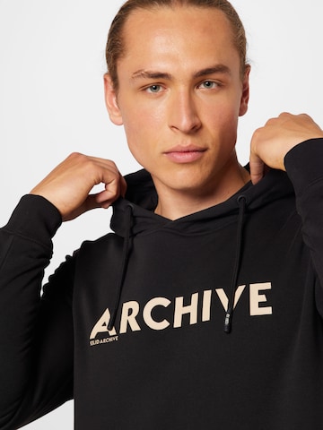 !Solid Sweatshirt in Black