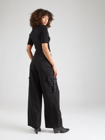 Wide leg Pantaloni cargo di DKNY in nero