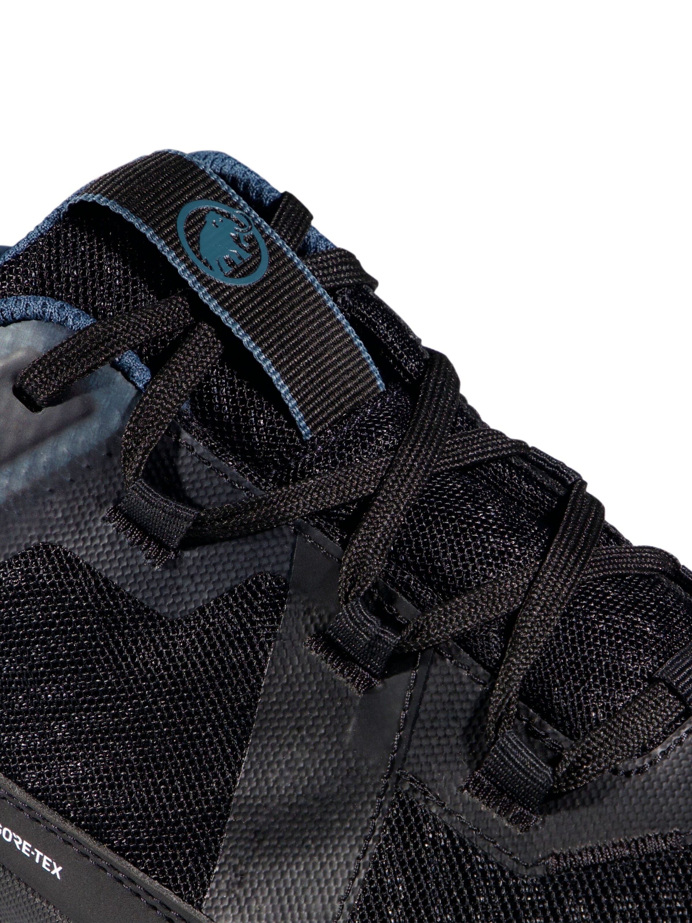 MAMMUT Flats in Black