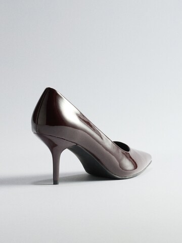 The Set Pumps in Rot