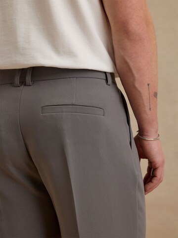 Tapered Pantaloni con piega frontale 'Toni' di DAN FOX APPAREL in grigio