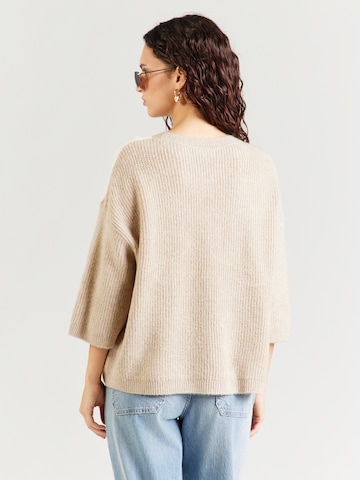 Pullover di monari in beige
