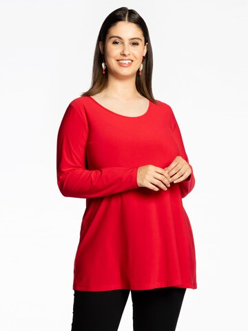 Yoek Shirt in Rood: voorkant