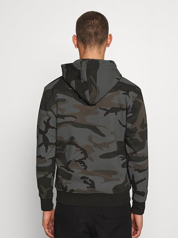 ALPHA INDUSTRIES Tréning póló 'Basic Camo' - fekete