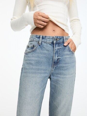 Pull&Bear Lużny krój Jeansy w kolorze niebieski